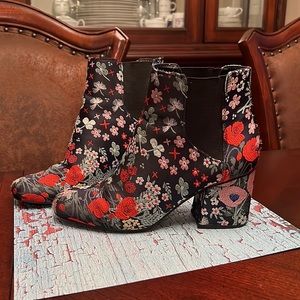 Size 9.5 Indigo rd floral print boot blue red